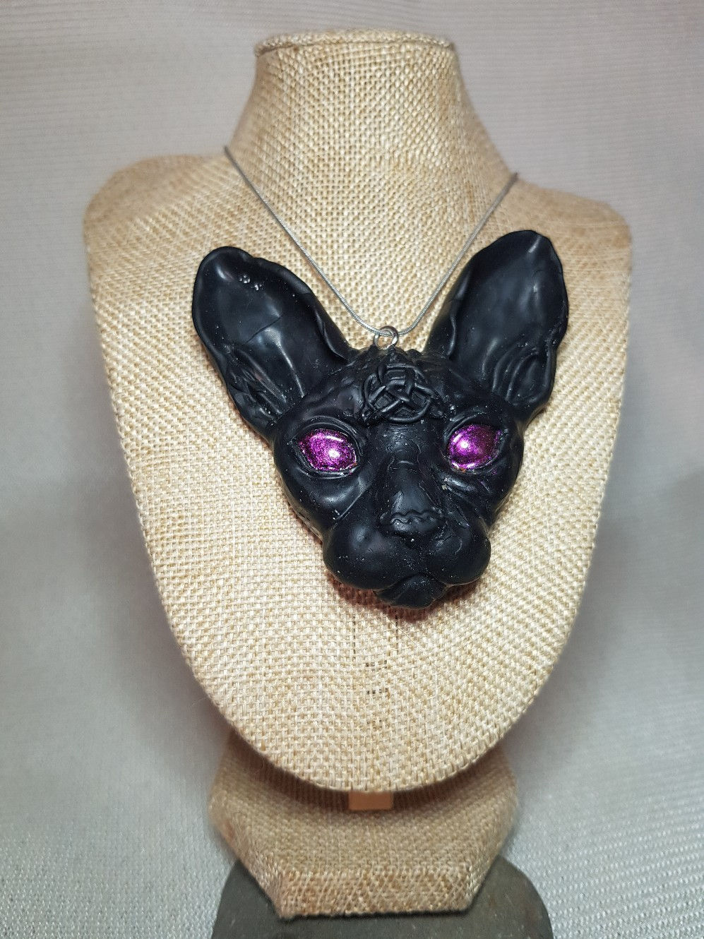 'Mauve Eye' Sphinx Cat .. 0313