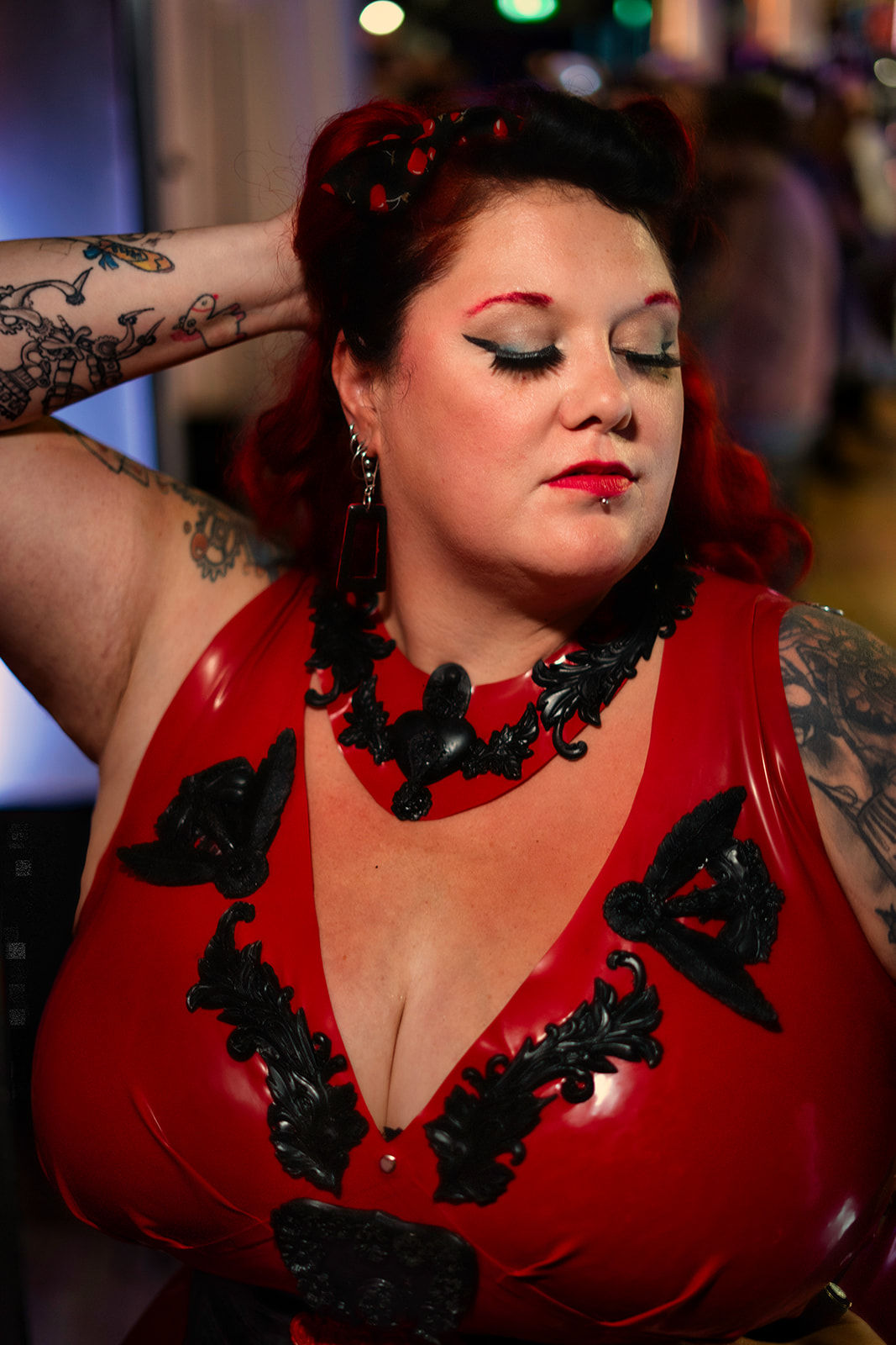 "Elm Gorget" Black & Red Plus Size Latex - The Baroque Collection 2021