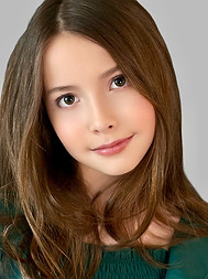 Scarlett Headshot.jpg