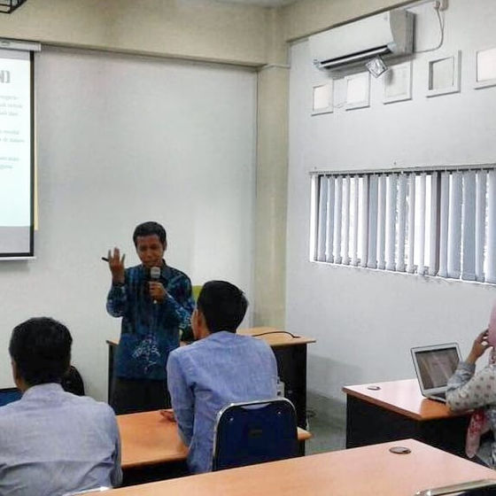 Kabar Prodi HI UTY: Prodi Ilmu HI UTY Melaksanakan Forum Kajian Ilmiah dan Diskusi Dosen (FKIDD) Put