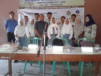 Kabar Prodi HI UTY: Prodi Ilmu HI UTY Melaksanakan Pengabdian Masyarakat di SMA PGRI 1 Temanggung, J