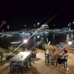 Grecja kolacja nad brzegiem morza