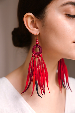 Taikametsä korvakorut_punainen_edited.png