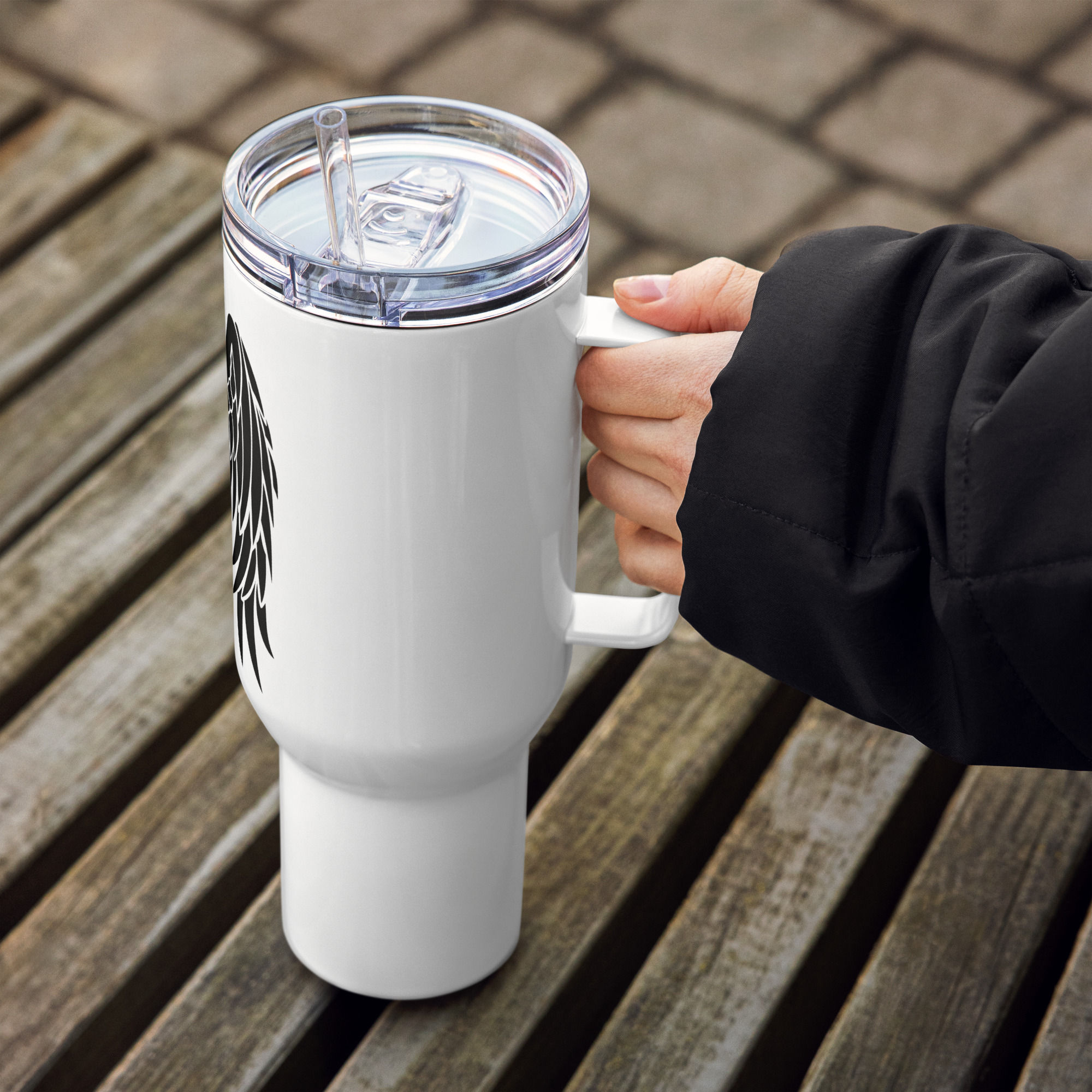 Travel mug with a handle