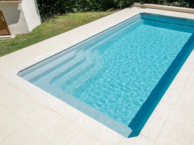 piscine creusee eau et bulles reims