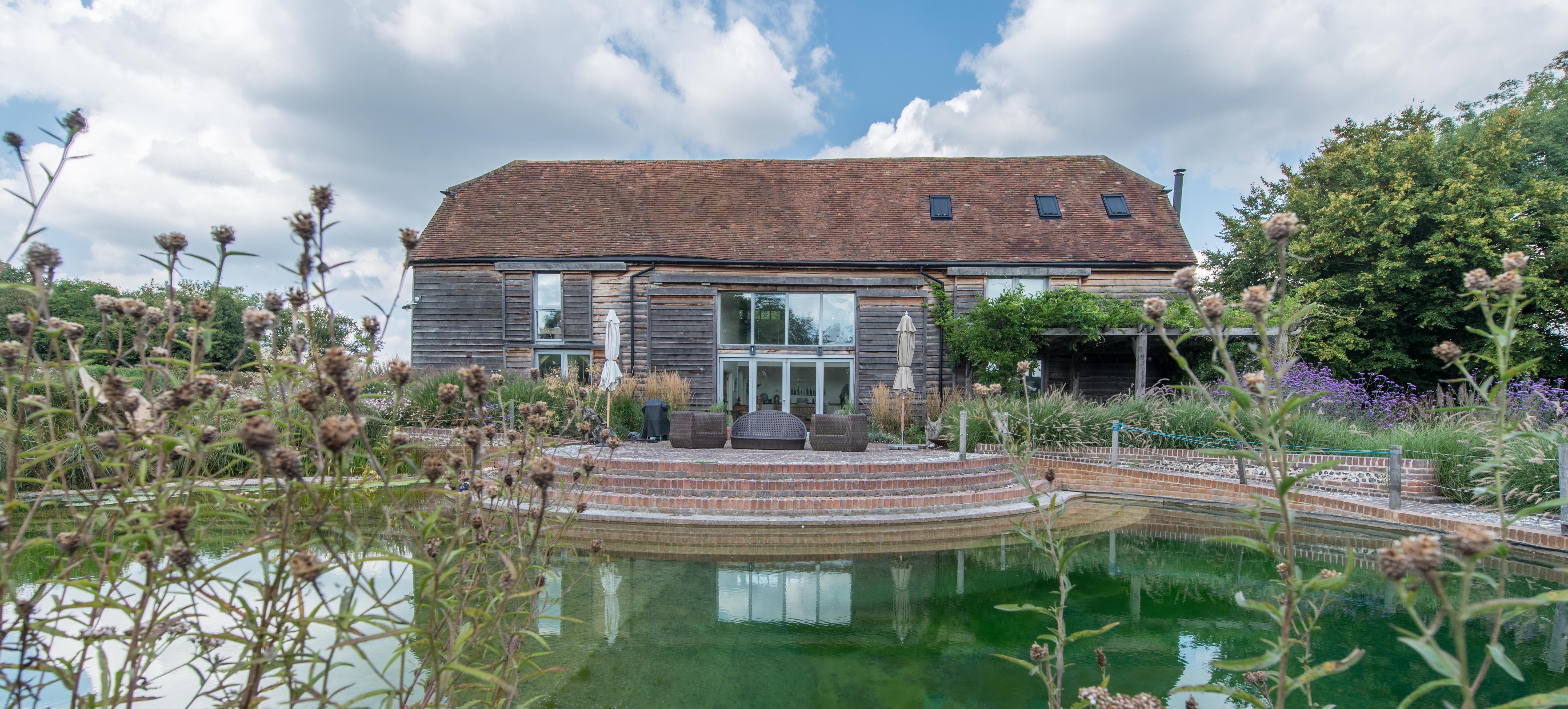 Francis Associates — The Travelling Barn