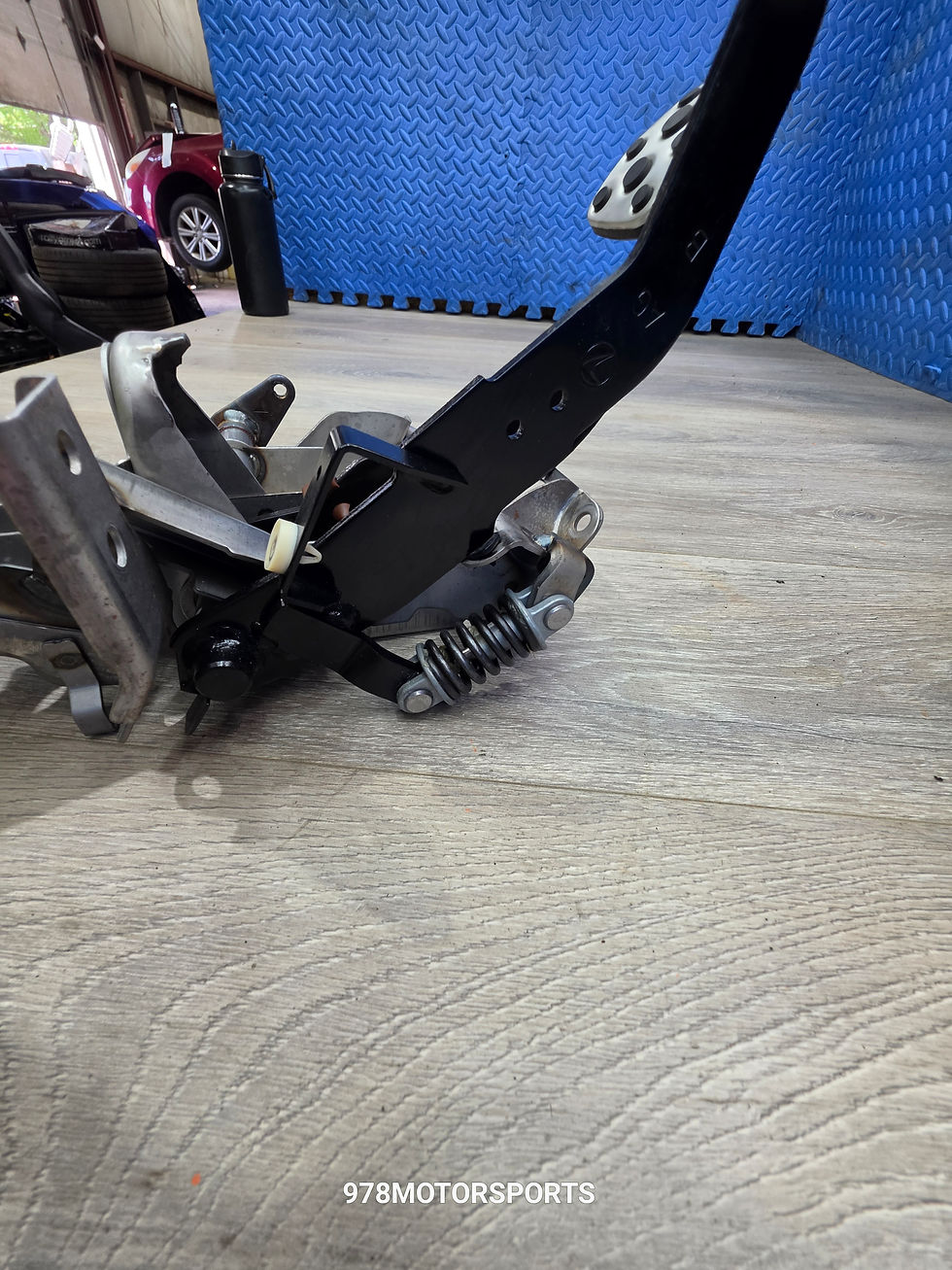 Thumbnail: 2009-2014 Subaru wrx 2.5 M/T clutch pedal box 36004FG081 123k