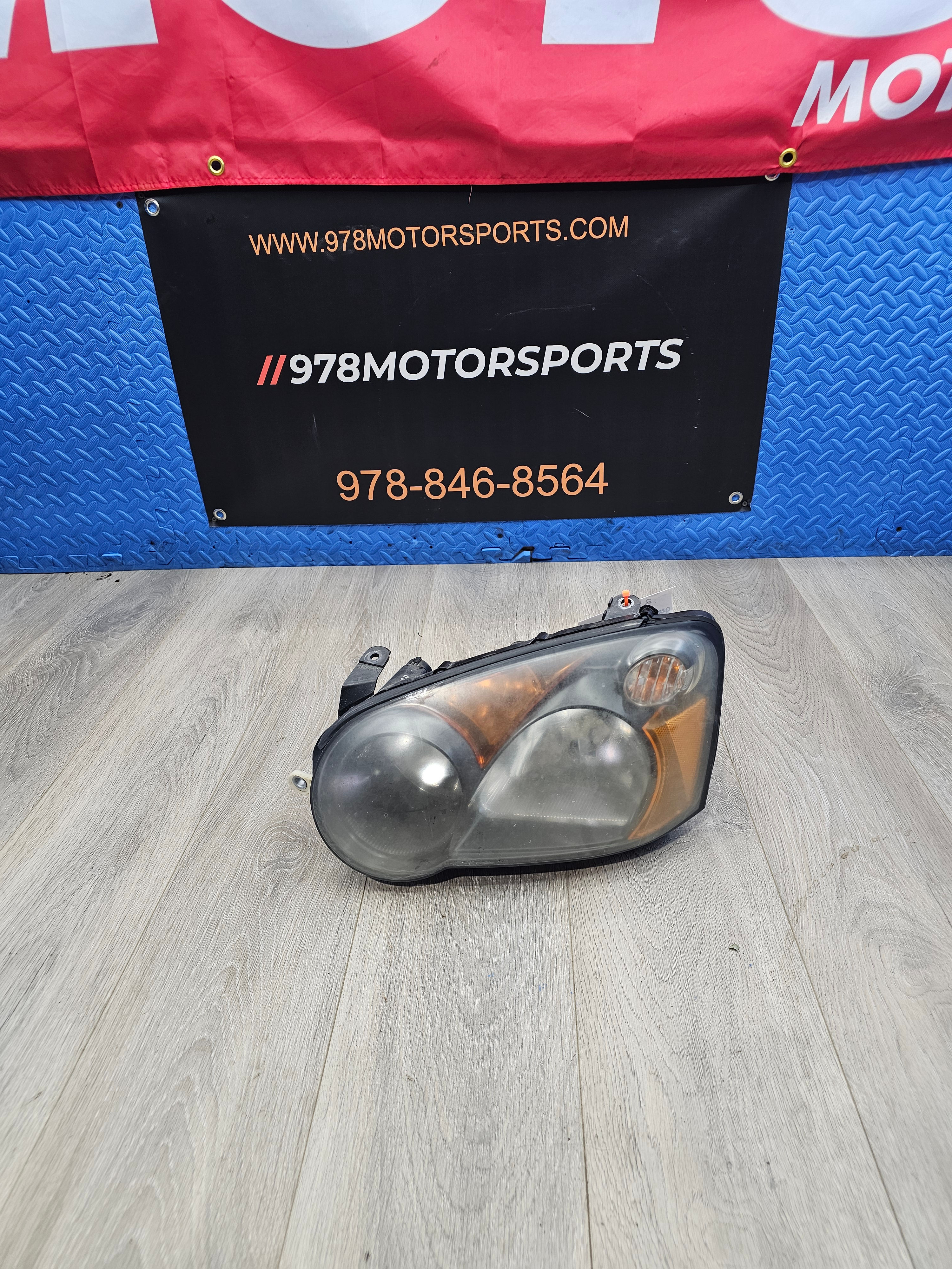 2005 Subaru impreza 2.5 left driver halogen headlight 84001FE570 