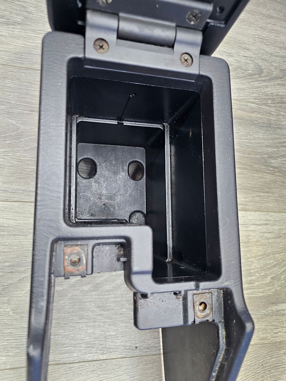 Thumbnail: 2000-2001 Subaru impreza rs 2.5 A/T center console 