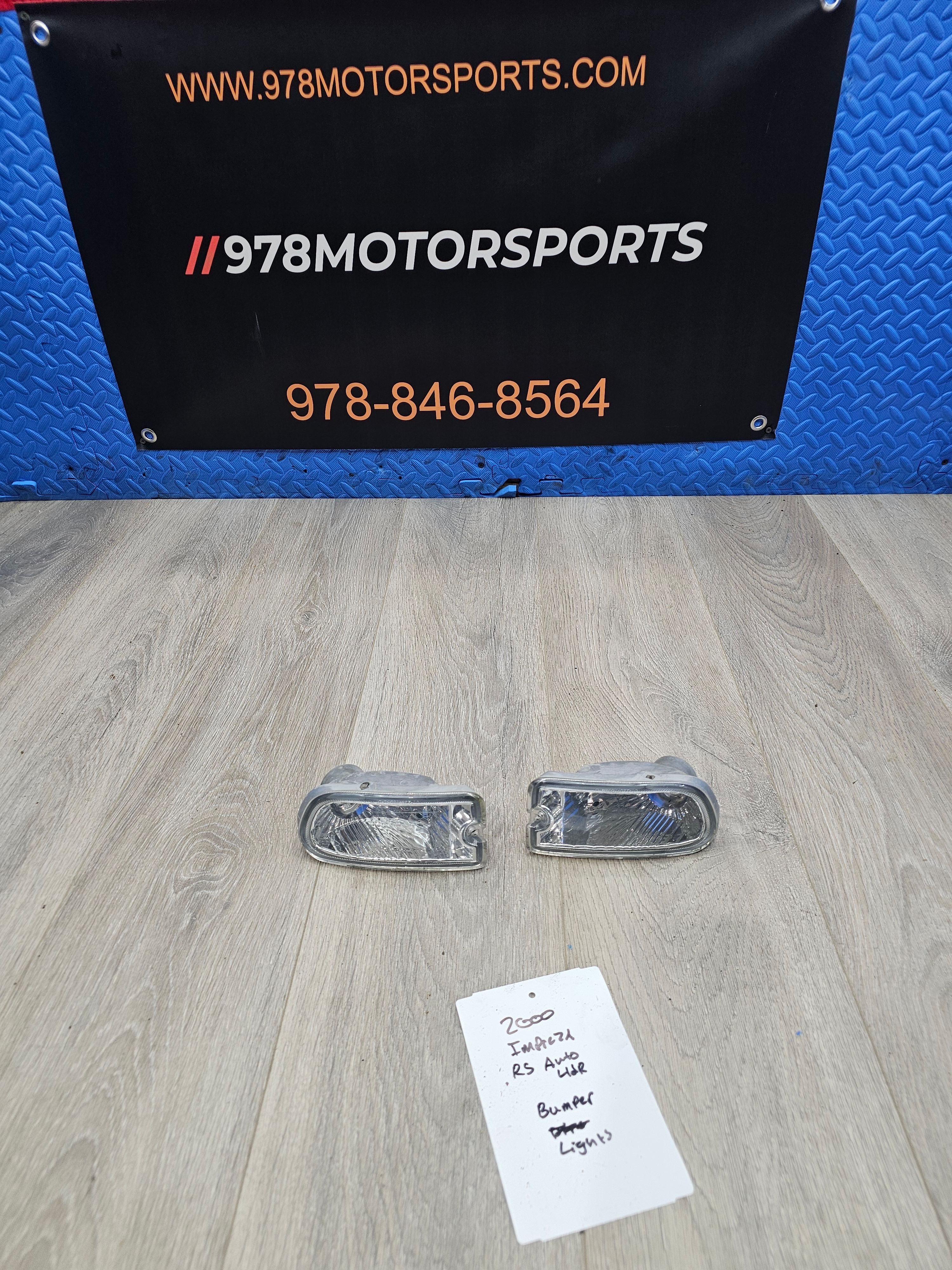 20020-2001 Subaru impreza rs 4dr sedan 2.5 front bumper turn signal lights