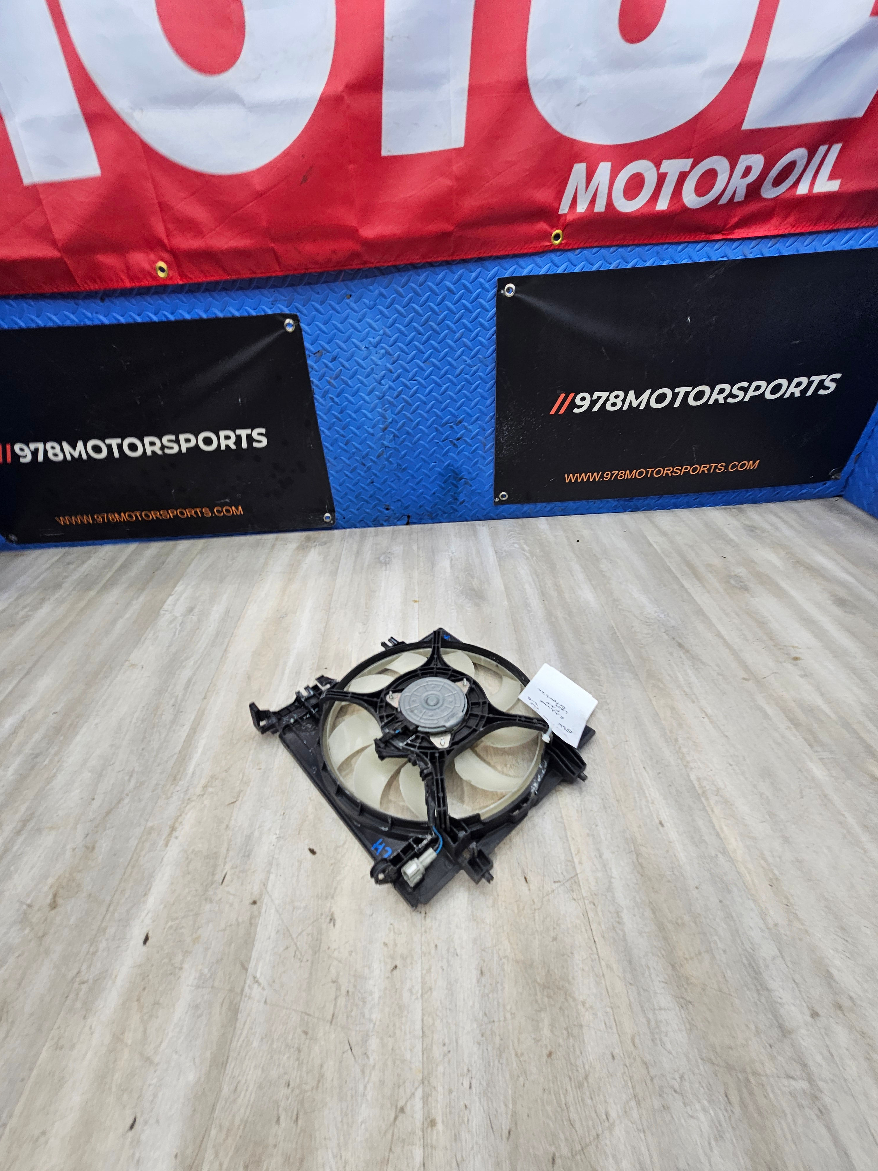 2014-2021 Subaru forester 2.5 a/t left driver radiator fan 45122SG000