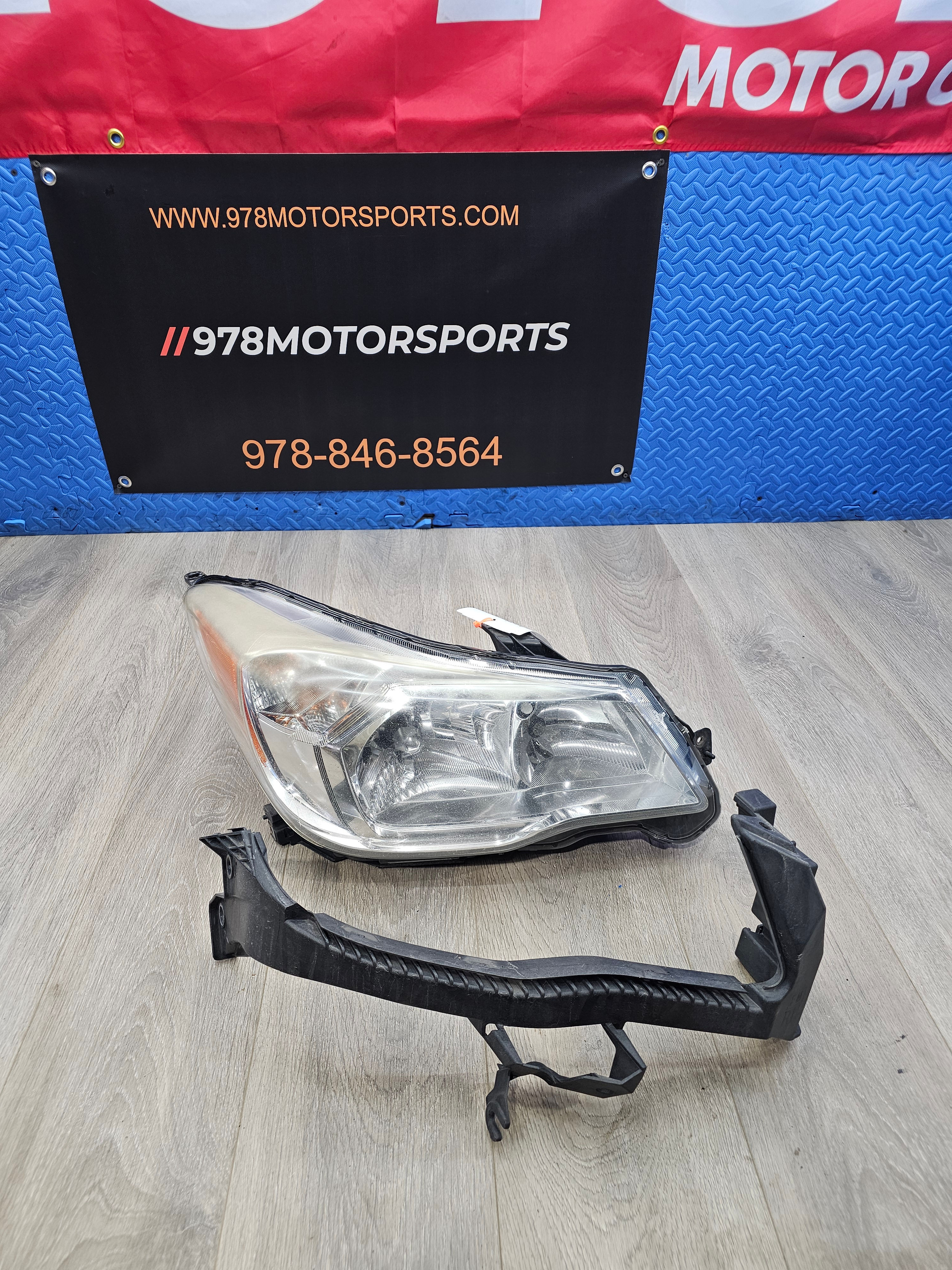 2014-2016 Subaru forester 2.5i right passenger headlight 84001SG081