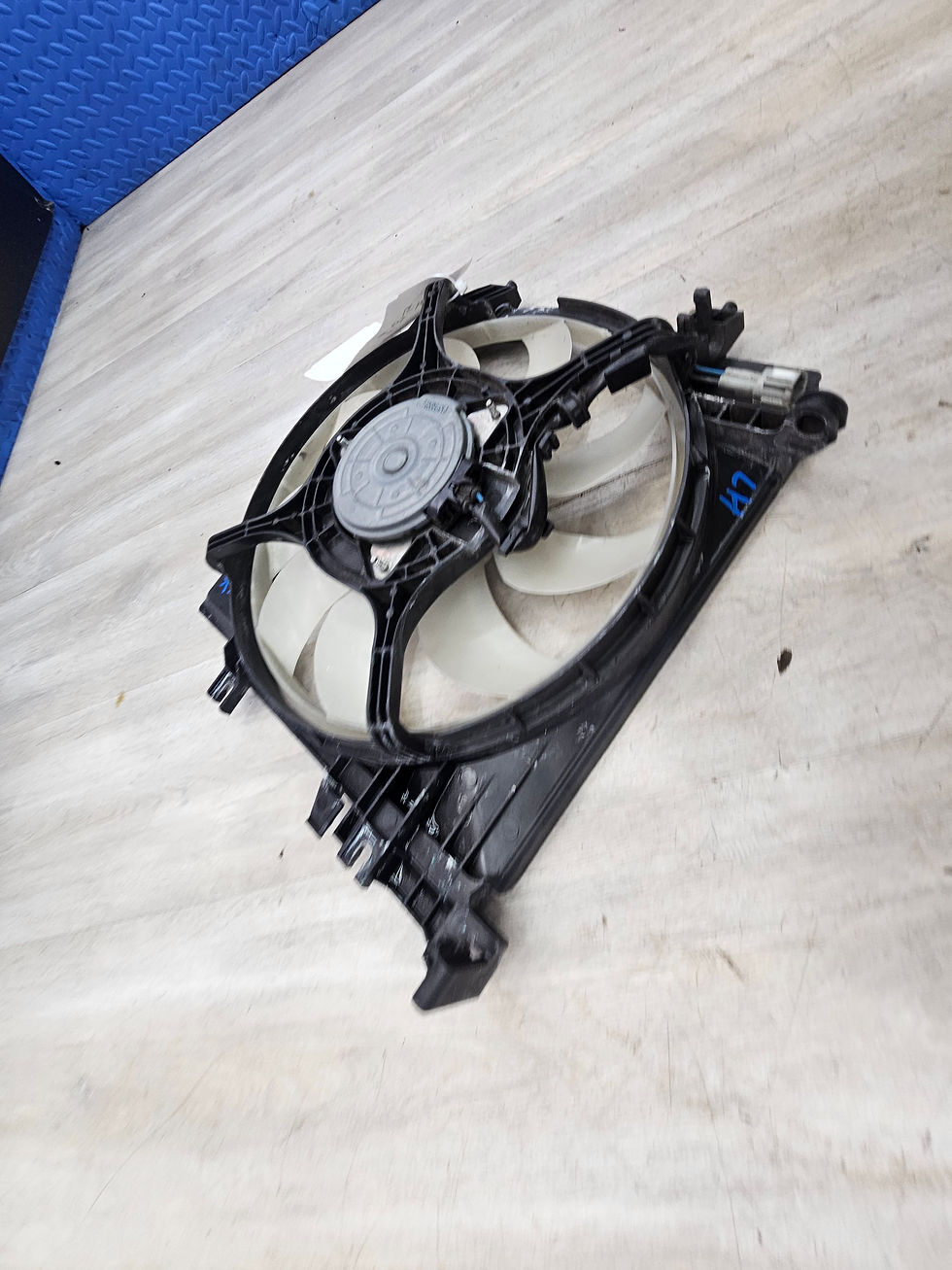 Thumbnail: 2014-2021 Subaru forester 2.5 a/t left driver radiator fan 45122SG000