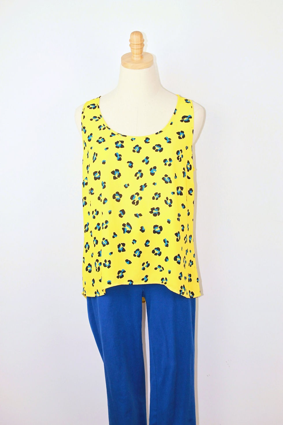 Thumbnail: Cabi Leopard Blouse Set Size (M)