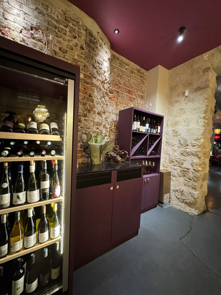 Cave à vin du restaurant Le Bouclard à Auvers-sur-Oise, aménagement par JD Design