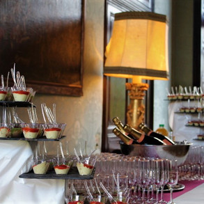 Château de Sauveboeuf - Mariage - coktail ambiance - salon bleu