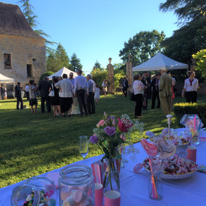 Château de Sauveboeuf - Mariage - coktail cour d'honneur