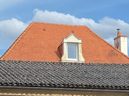 Toiture en tuile nettoyée par drone après 48 jours, à Poitiers dans la Vienne 86