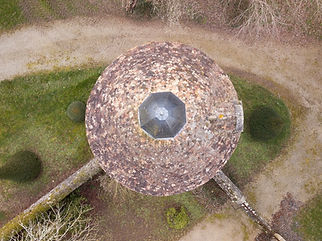 Pigeonnier en tuiles anciennes à nettoyer par drone près de Tours, en Indre et Loire 37