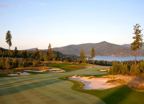 Photographie et vidéo aérienne par drone d'un parcours et terrain de golf à Niort, Deux Sèvres 79.
Les images par drone sont utilisées pour la propmotion, communication newsletter et valorisation des activités touristiques et sportives de plein air dans la région.