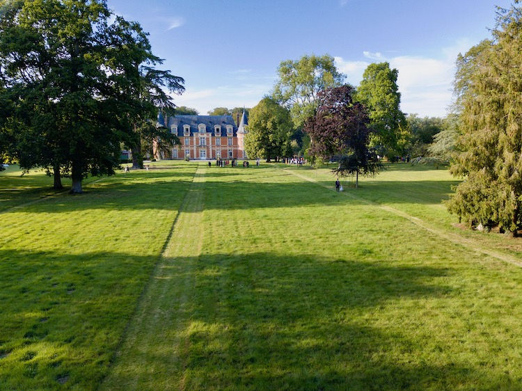 Promotion aérienne par drone d'un château et ses chambres d'hotes en Berry dans l'Indre 36 près de Châteauroux.
Photo commerciales par drone pour communication.