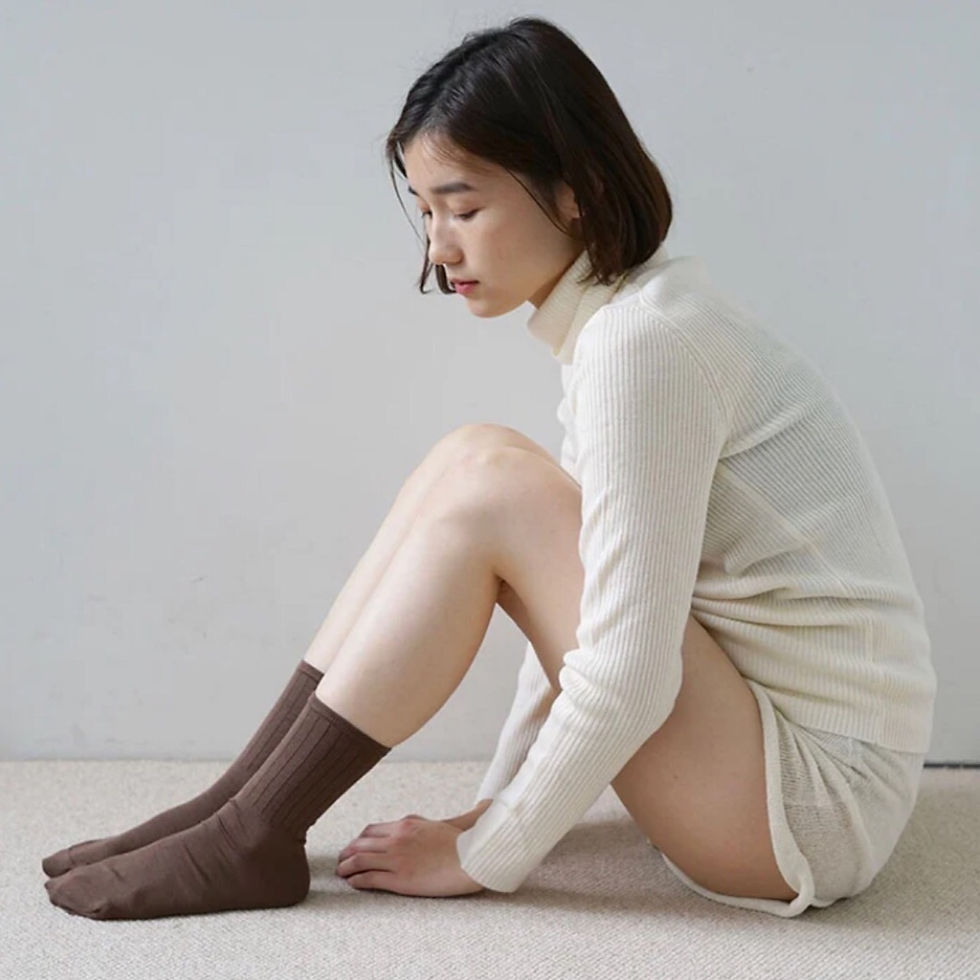 Thumbnail: Smooth Silk Socks - Oatmeal
