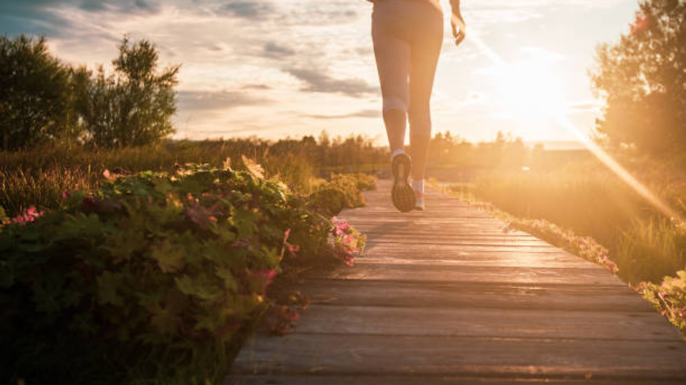 courir l'été sous la chaleur en fin de journée