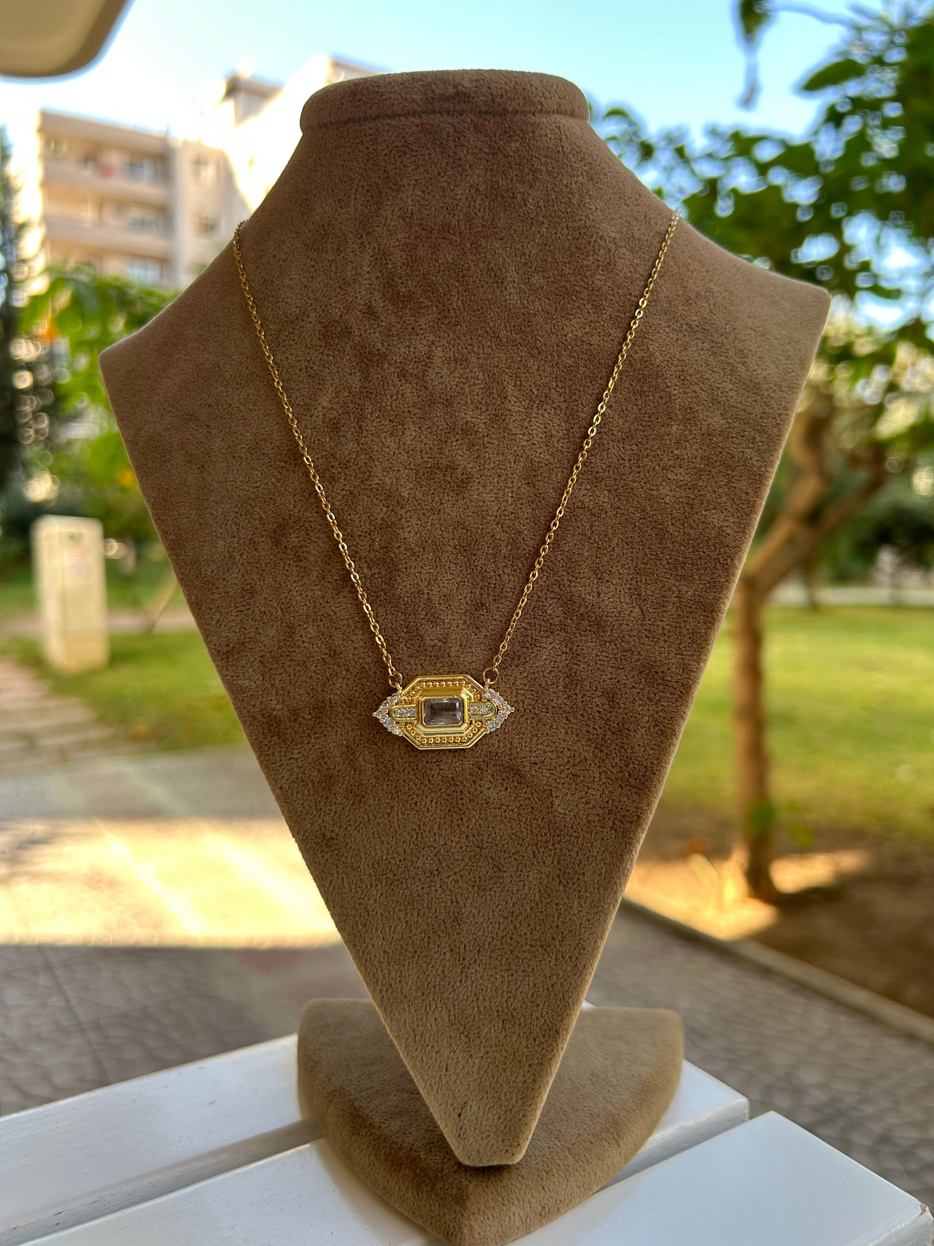 Çelik Gold Zirkon Motif Kolye