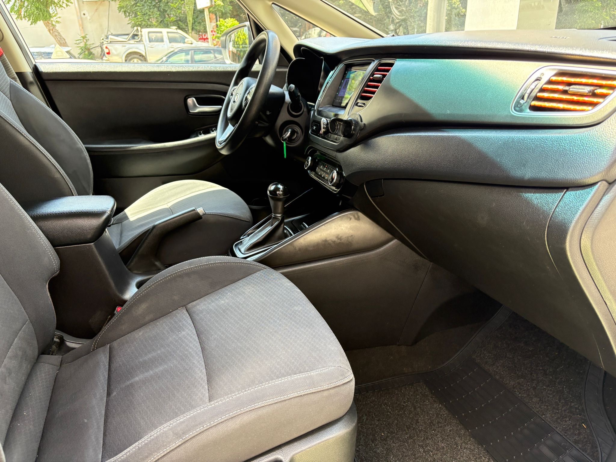 תמונות רכב קיה קארנס