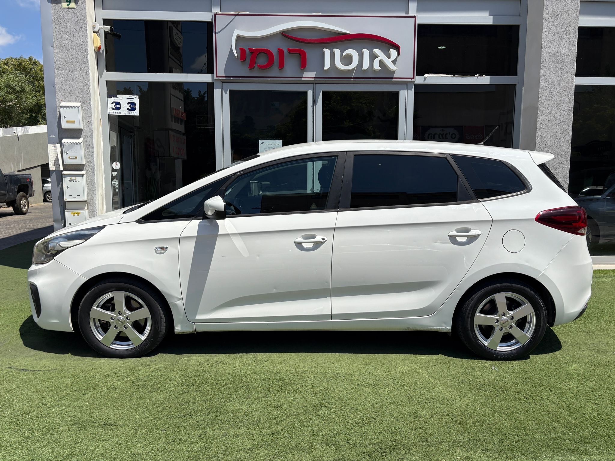 תמונות רכב קיה קארנס