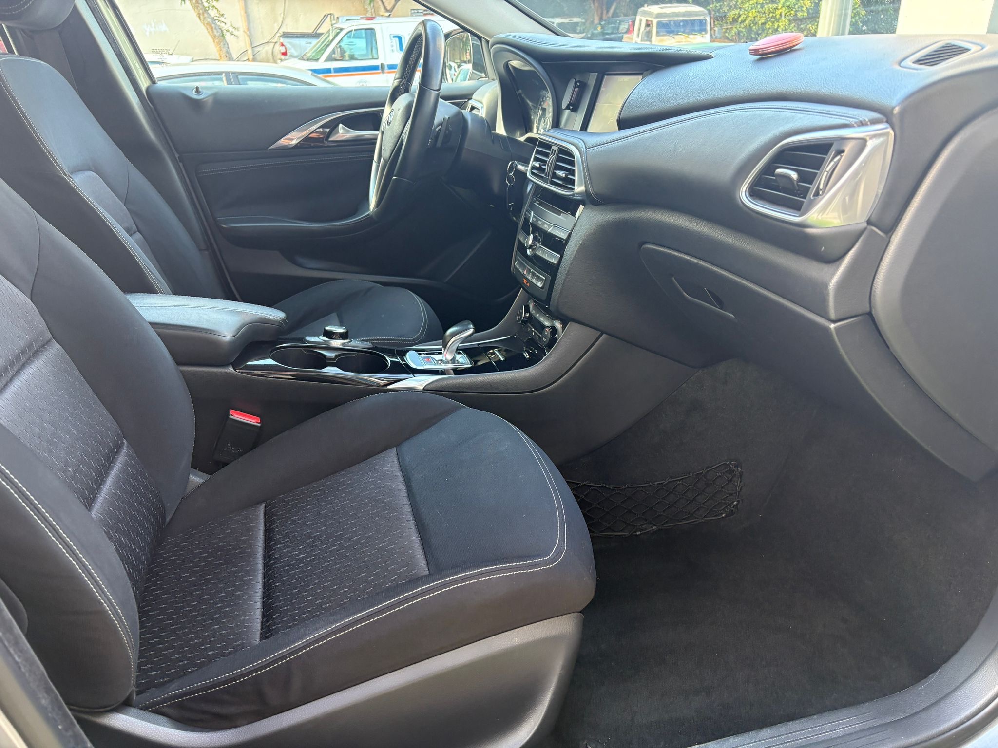 תמונות רכב אינפיניטי Q30