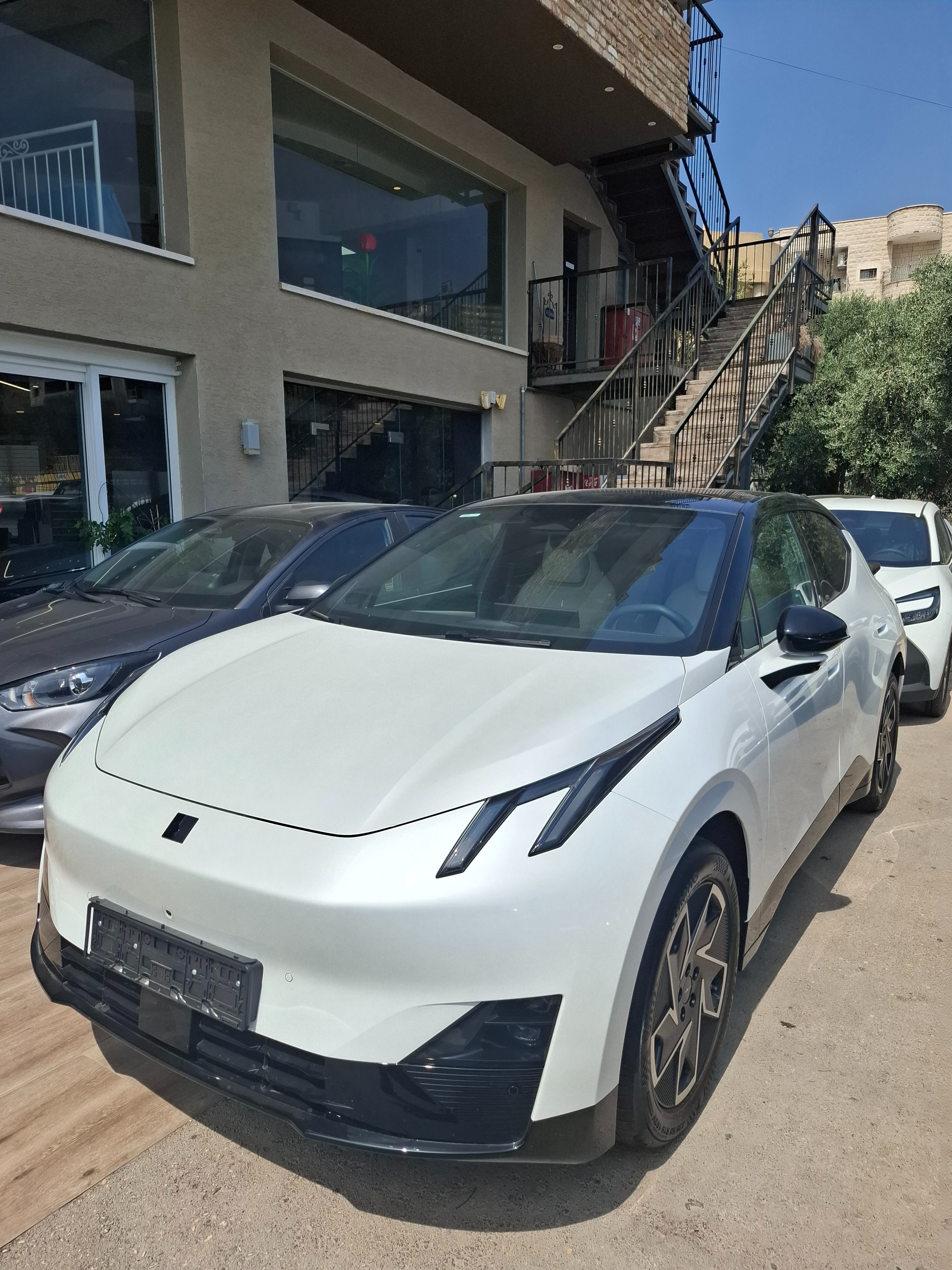 תמונות רכב לינק אנד קו LYNKCO 02