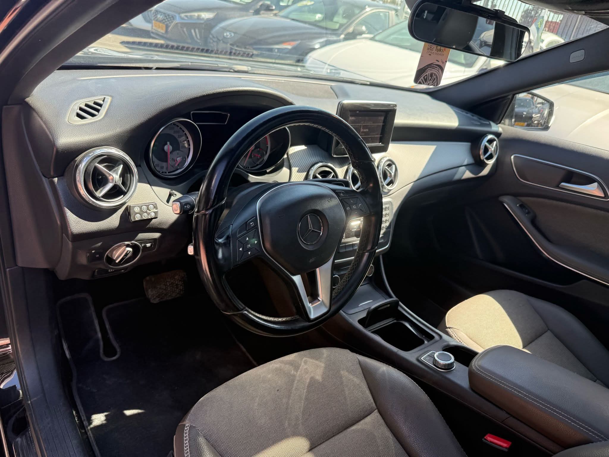תמונות רכב מרצדס GLA200