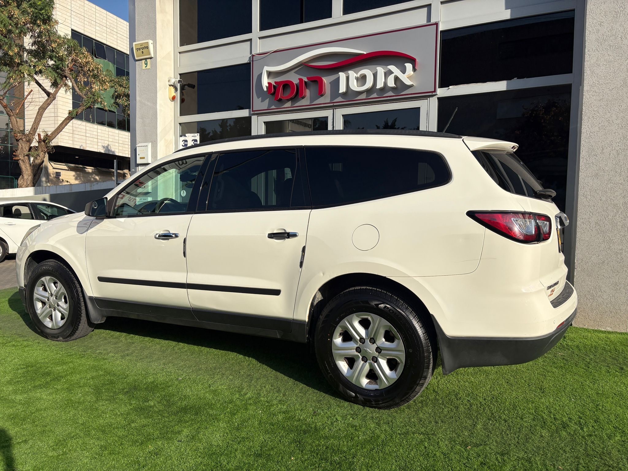 תמונות רכב שברולט טרוורס