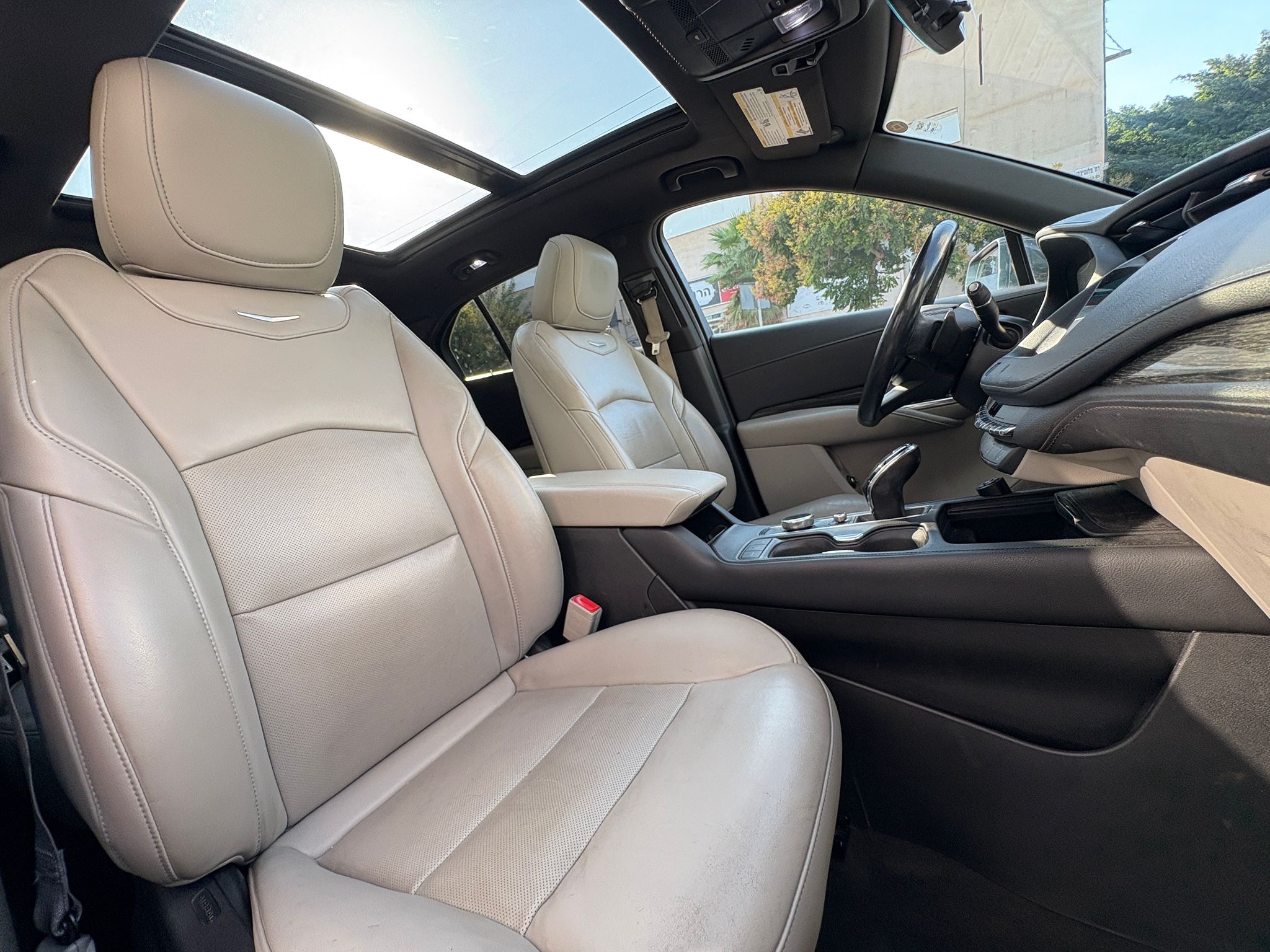 תמונות רכב קאדילאק XT4