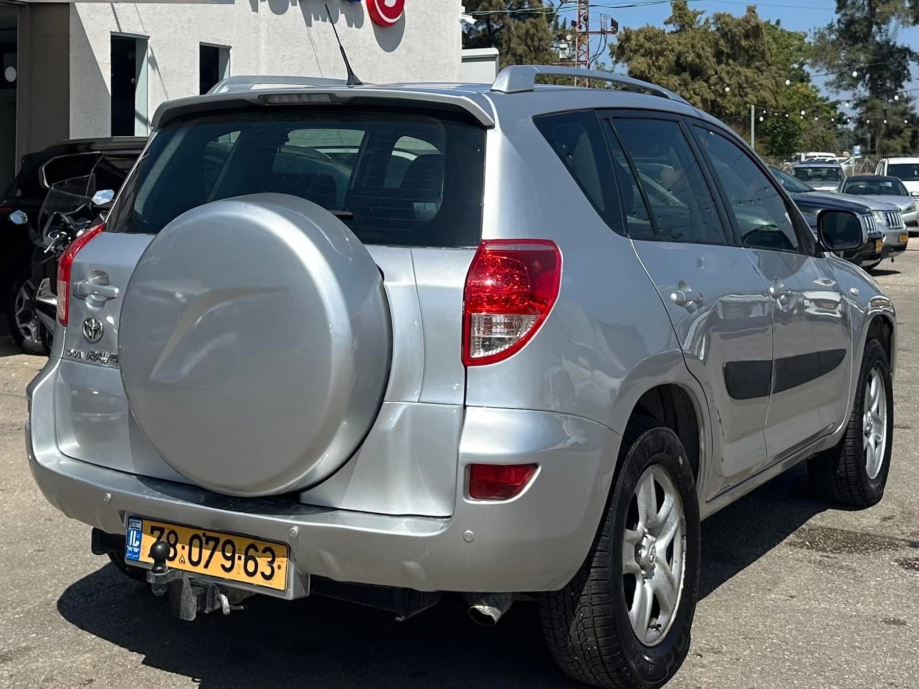 תמונות רכב טויוטה RAV4