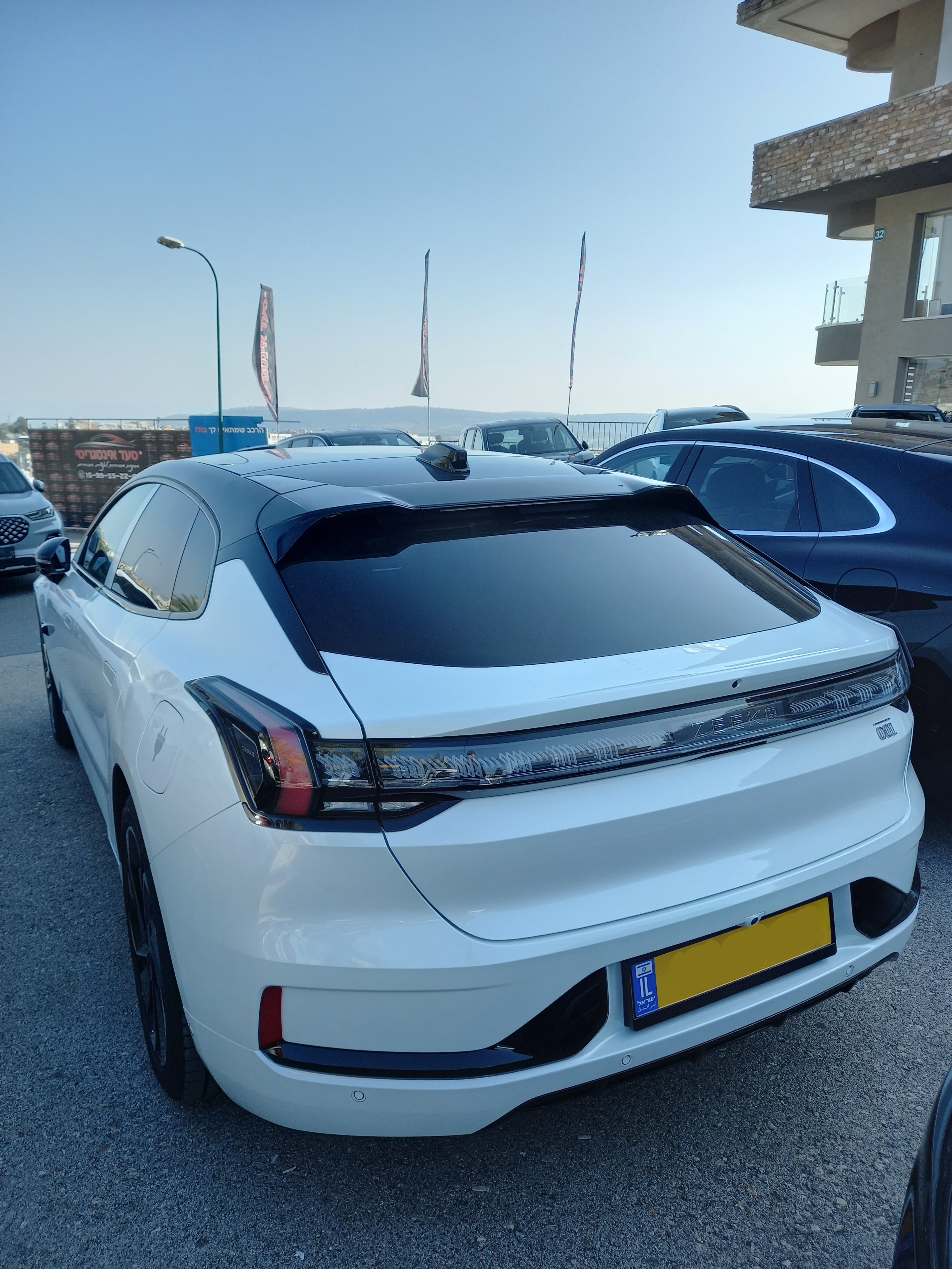 זיקאר, ZEEKR 001