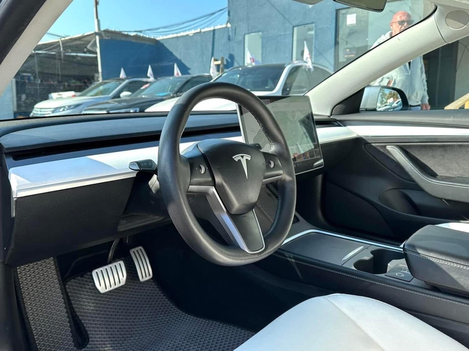 תמונות רכב טסלה MODEL 3