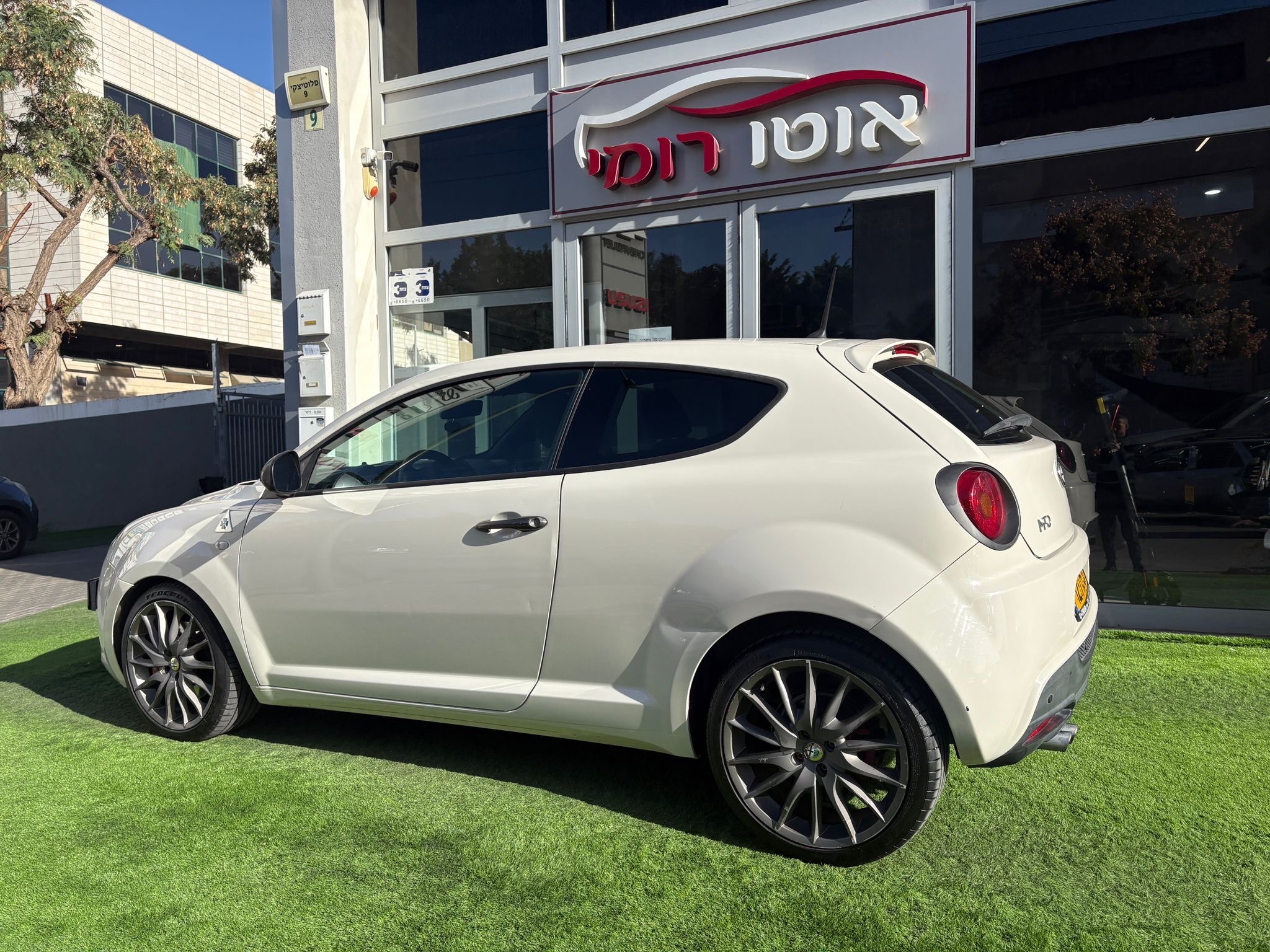 תמונות רכב אלפא רומיאו מיטו