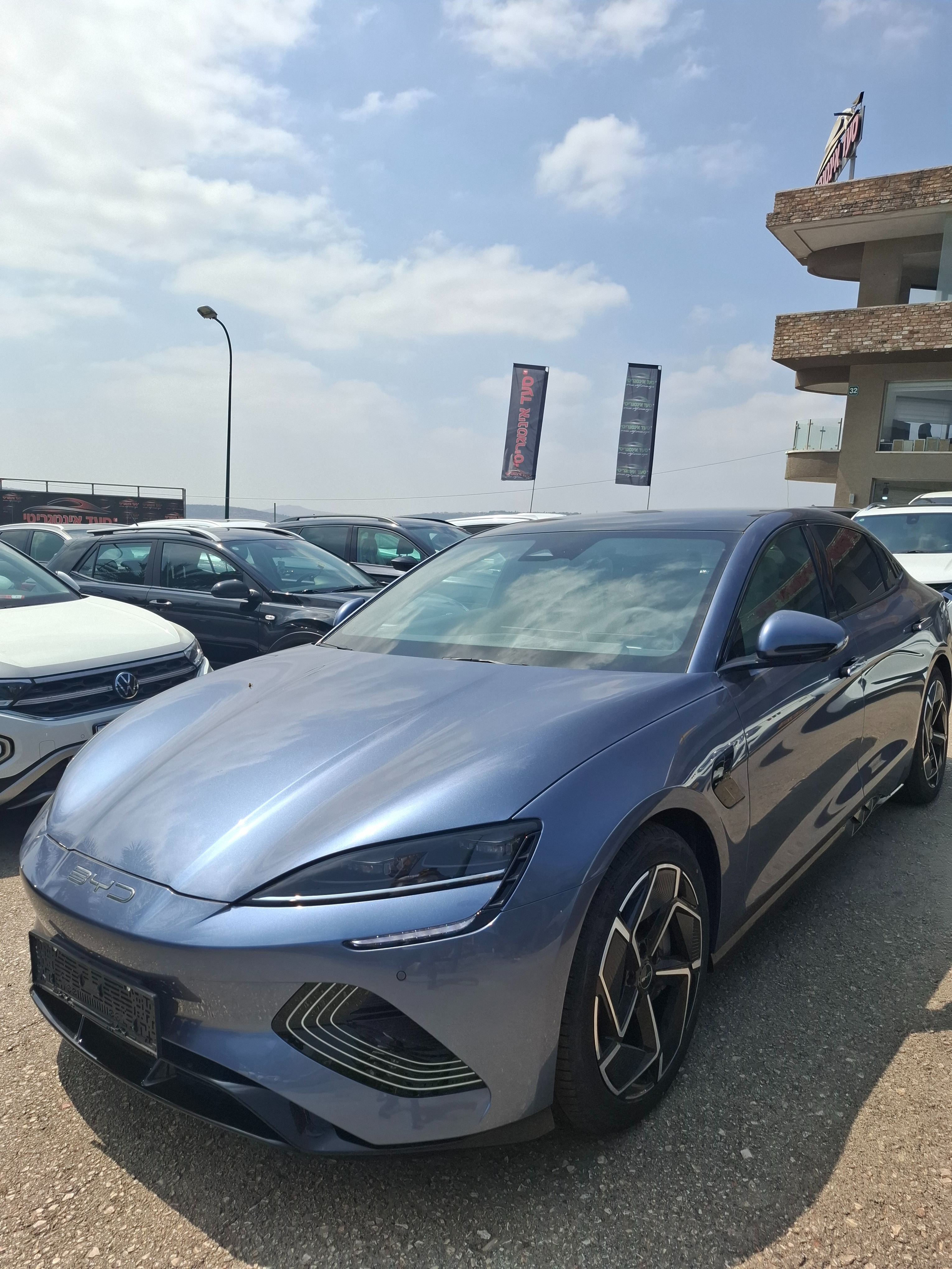 תמונות רכב בי ווי די SEAL