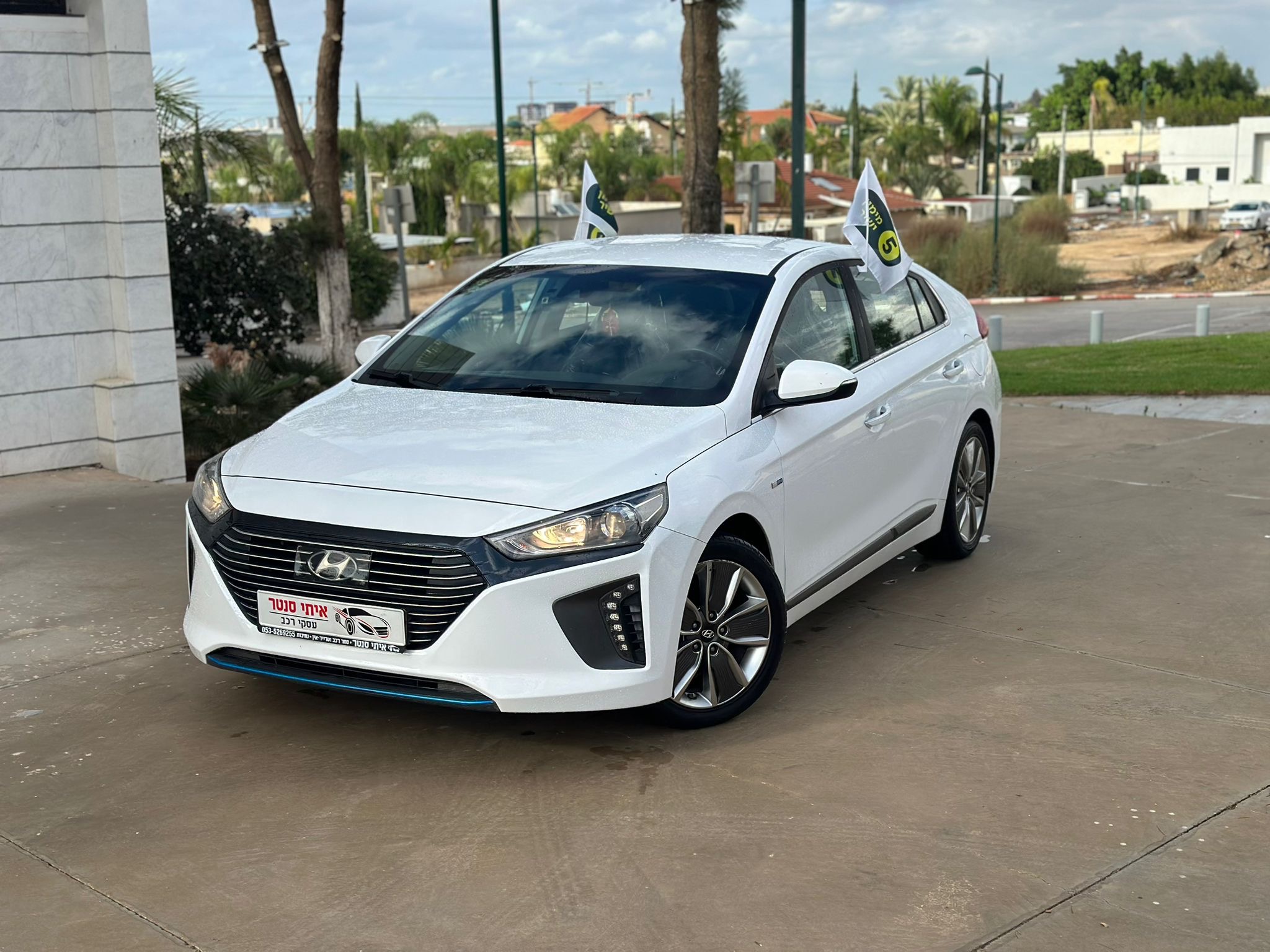 תמונות רכב יונדאי איוניק