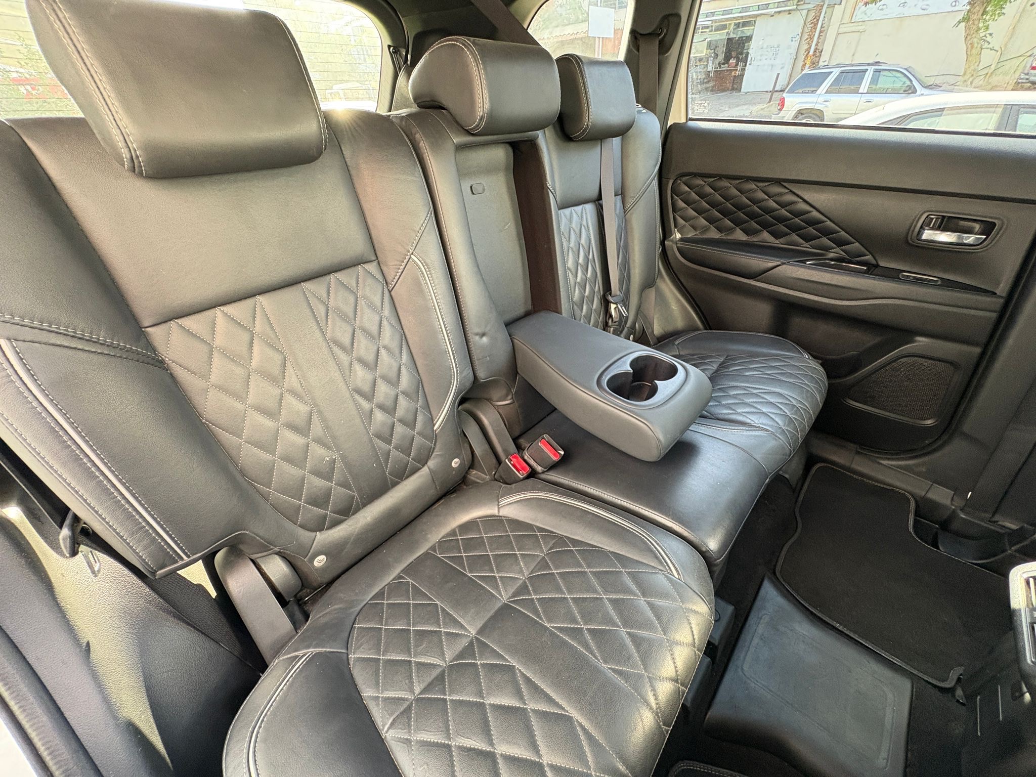 תמונות רכב מיצובישי אאוטלנדר