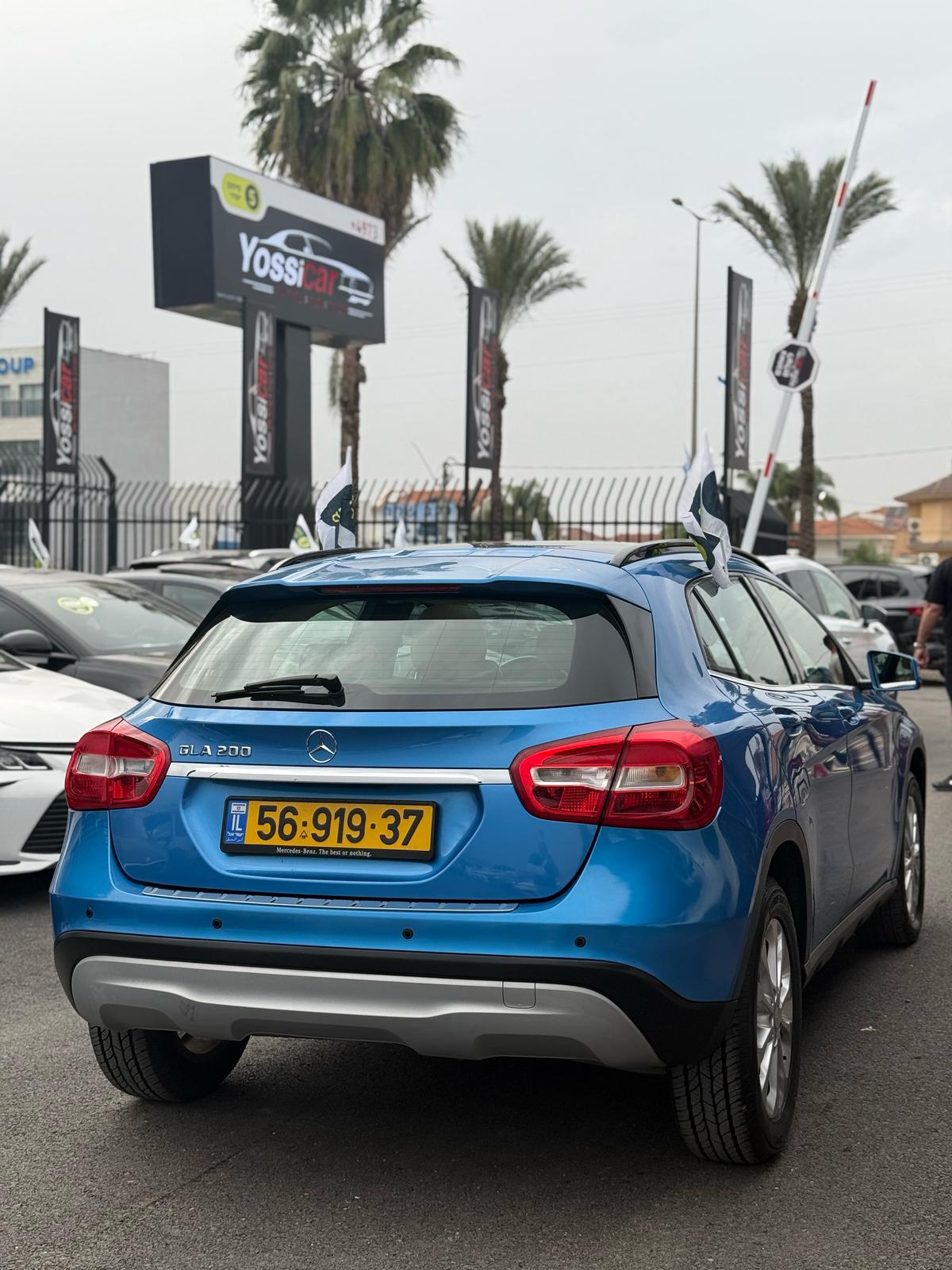 תמונות רכב מרצדס GLA200