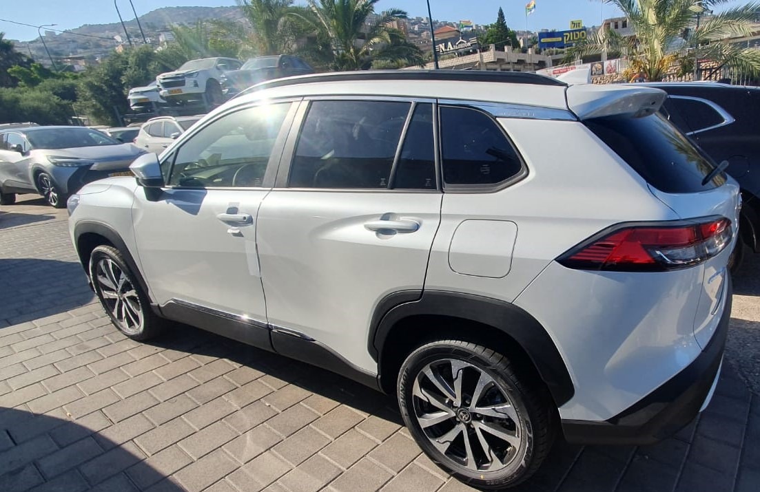 תמונות רכב טויוטה קורולה קרוס