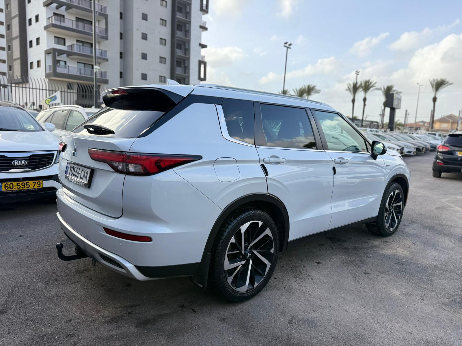 תמונות רכב מיצובישי OUTLANDER