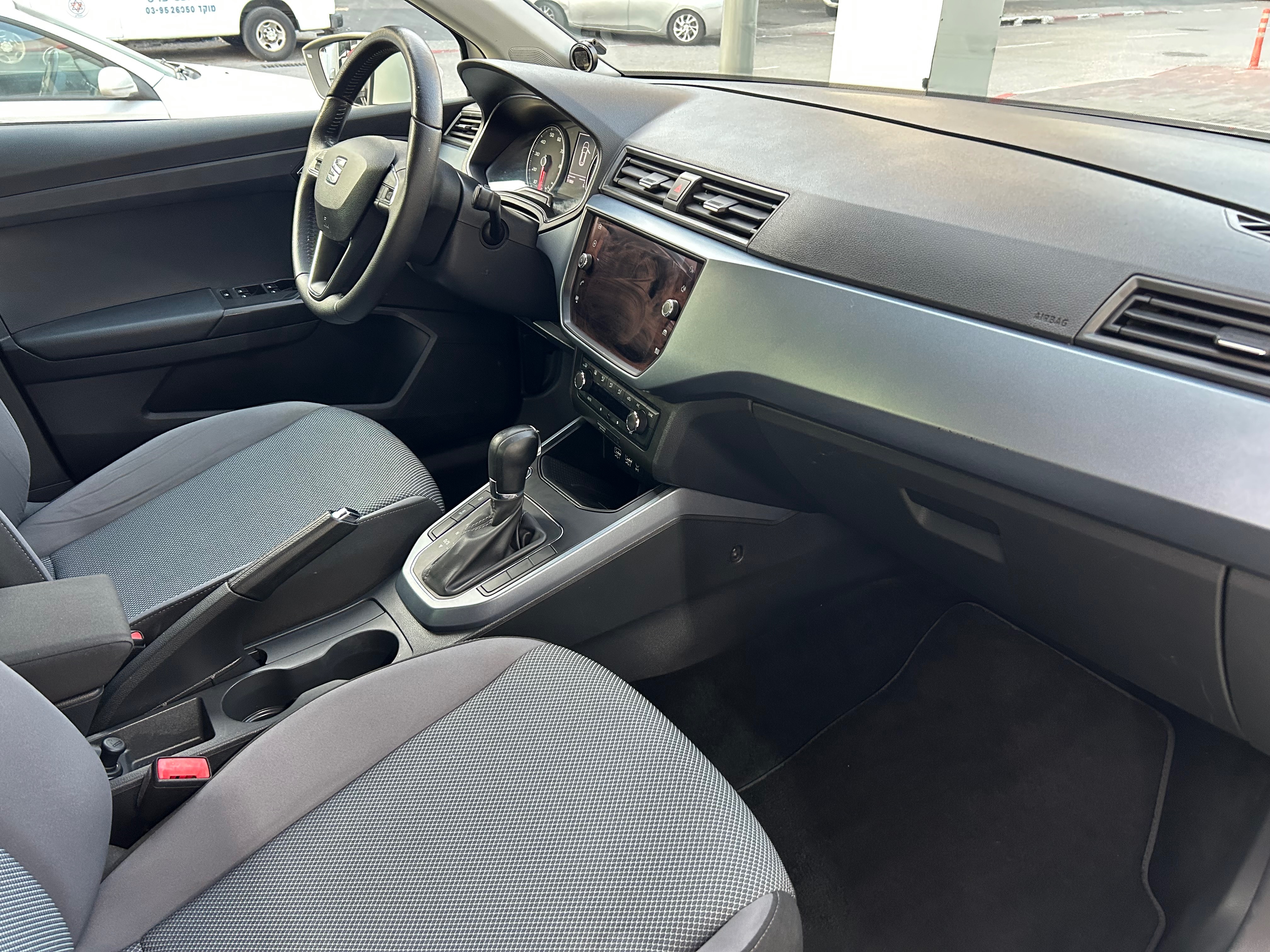 תמונות רכב סיאט ארונה