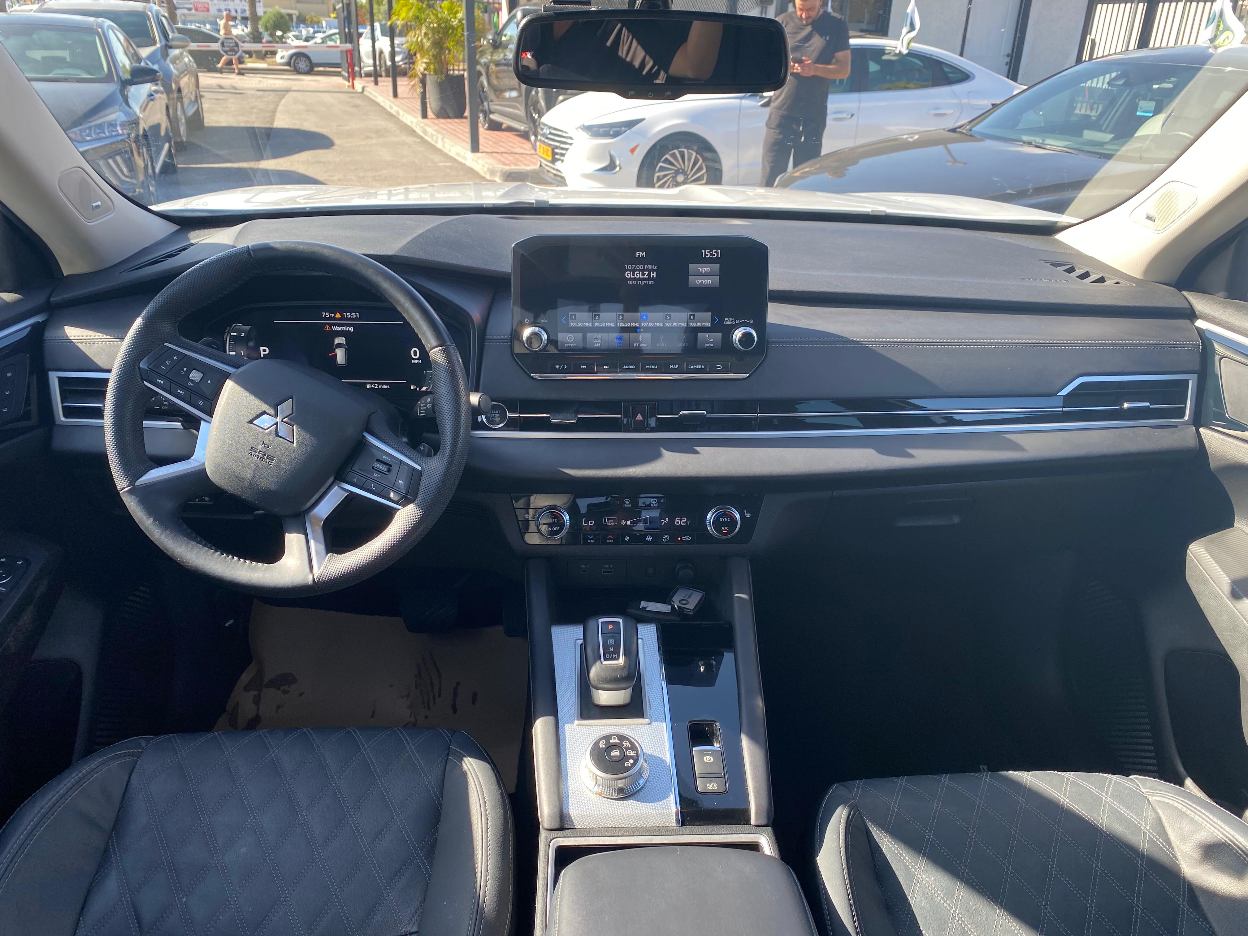 תמונות רכב מיצובישי OUTLANDER