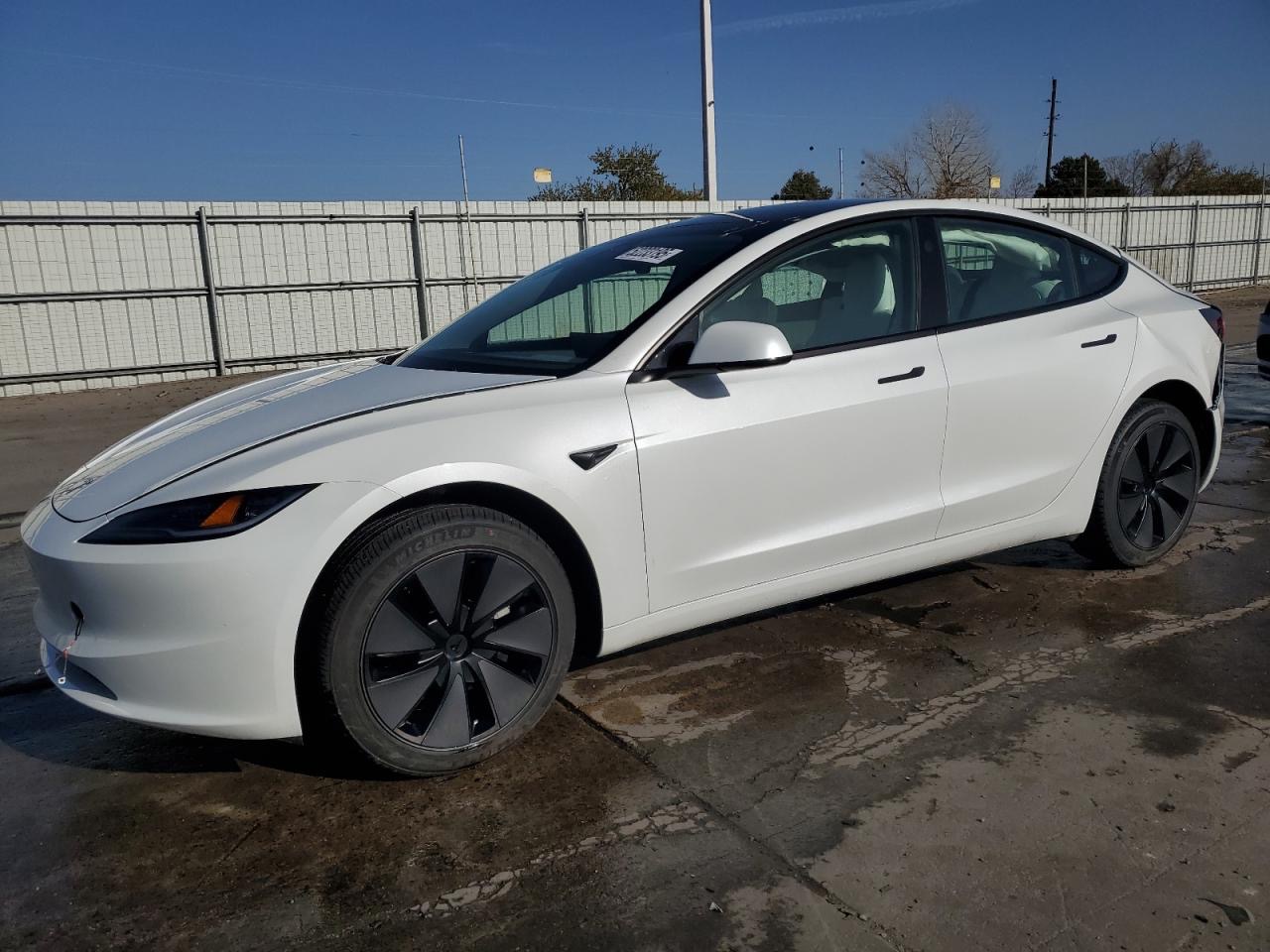 תמונות רכב טסלה MODEL 3