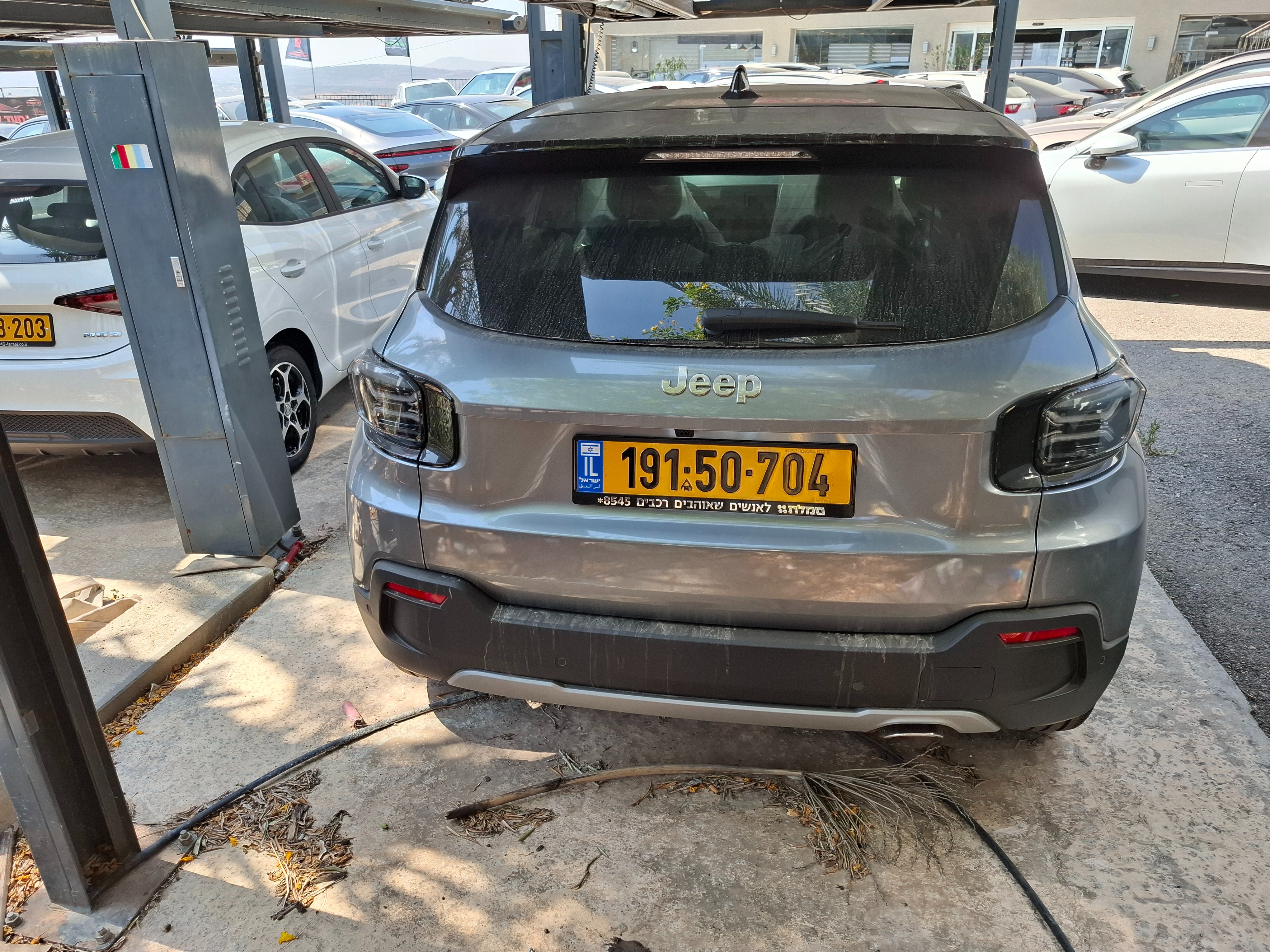 תמונות רכב ג'יפ AVENGER