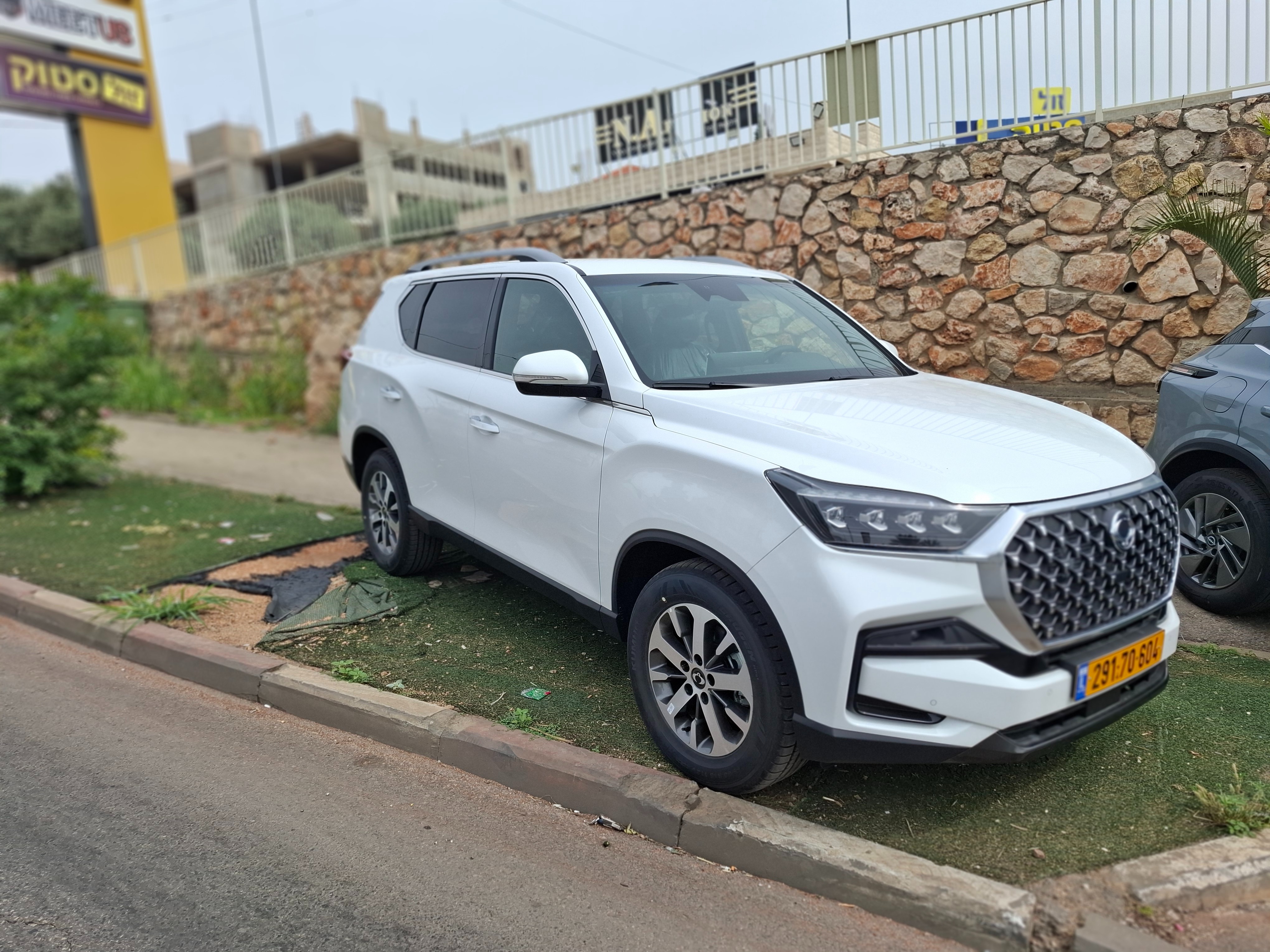 תמונות רכב קיי גי מוביליט רקסטון